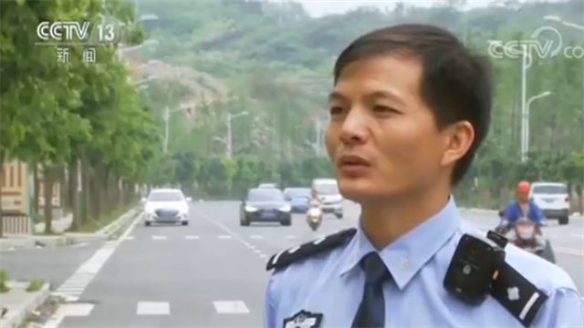 Zeng Xiaobo, a policeman of the traffic police brigade in Xingyi City, Guizhou Province